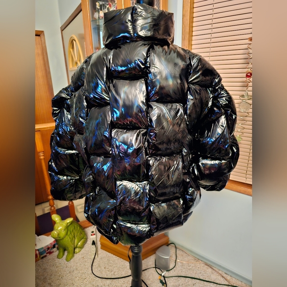 Nwt, Bob & Weave Oil Slick Puffer Coat in shiny black XL - Picture 2 of 2